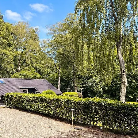 Family With Terrace And Lawn Casa vacanze Toftlund