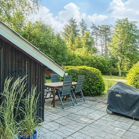 Family With Terrace And Lawn Casa vacanze