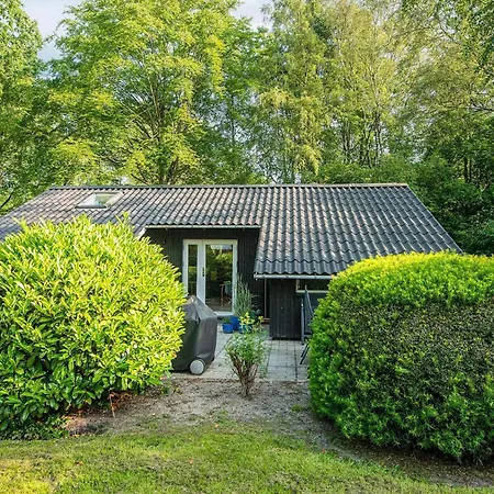 Holiday home Family With Terrace And Lawn