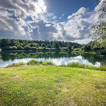 Casa vacanze Family With Terrace And Lawn